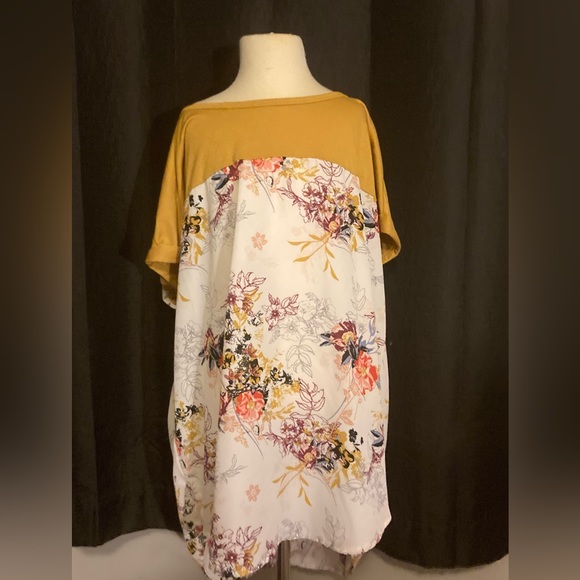 Rewind Tops - 💥Rewind XXL flowered top💥
